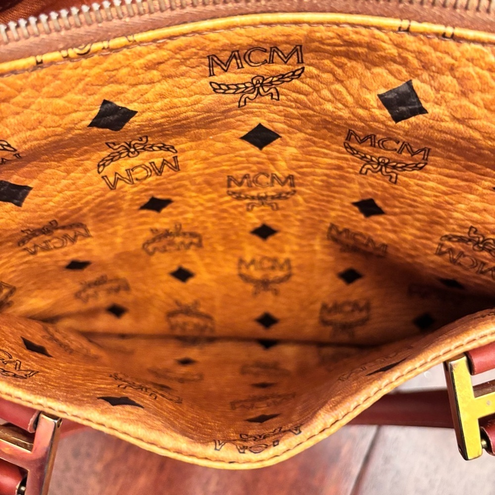 MCM AUTHENTIC EUC BOSTON ICONIC MONOGRAM LOGO CROSSBODY BAG COA & SERIAL NUMBER - Picture 13 of 13